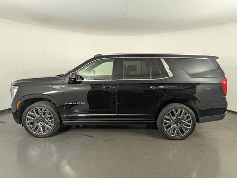 Used 2025 GMC Yukon Denali Ultimate w/ LPO, Floor Liner Package AWD/4WD image 5