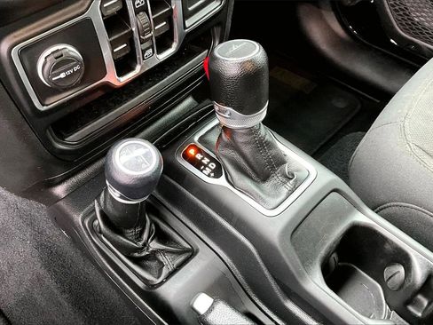 Certified 2022 Jeep Gladiator Sport image 29