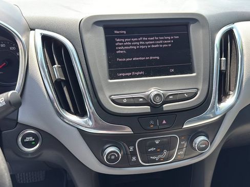 Used 2022 Chevrolet Equinox LS w/ LS Convenience Package FWD image 9