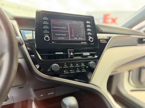 Used 2021 Toyota Camry LE image 29