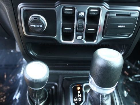 Used 2022 Jeep Wrangler Unlimited Sahara AWD/4WD image 24