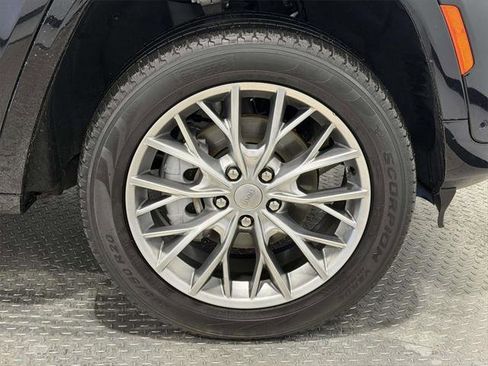 Certified 2022 Jeep Grand Cherokee Summit image 8