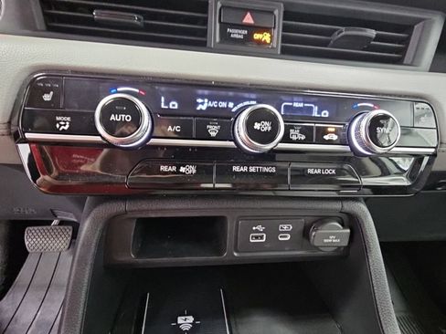 Used 2024 Honda Pilot Touring image 20