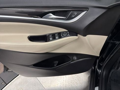 Used 2019 Buick Enclave Essence image 18