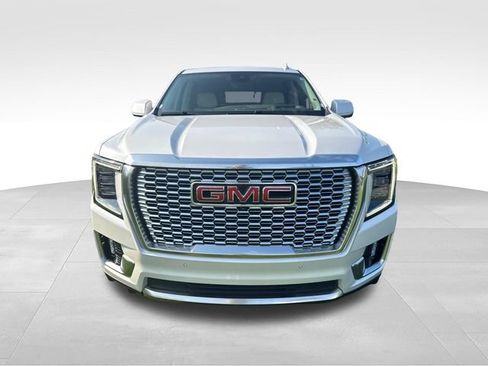 Used 2024 GMC Yukon Denali w/ Denali Reserve Package AWD/4WD image 8