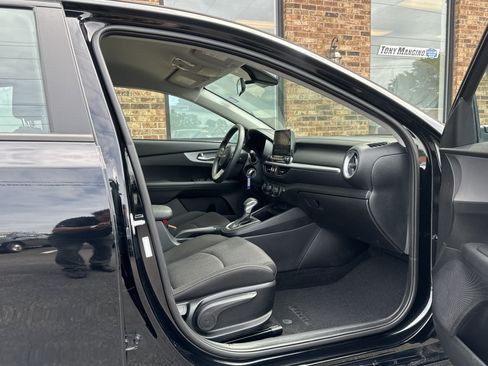 Used 2023 Kia Forte LXS FWD image 13