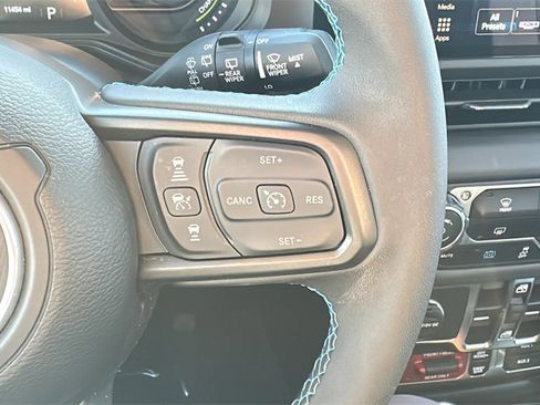 Used 2025 Jeep Wrangler Unlimited Rubicon 4xe image 19