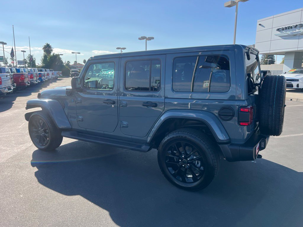 Used 2025 Jeep Wrangler Unlimited Sahara AWD/4WD image 11