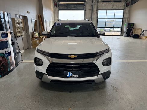 Used 2023 Chevrolet TrailBlazer LT AWD/4WD image 3