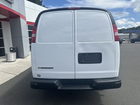 Used 2020 Chevrolet Express 2500 w/ Communications Package RWD image 7