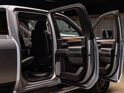 Used 2025 GMC Sierra 3500 Denali w/ Denali Reserve Package image 33