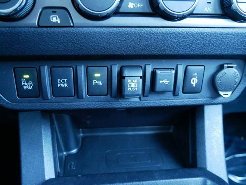 Used 2023 Toyota Tacoma TRD Sport w/ Technology Package image 22