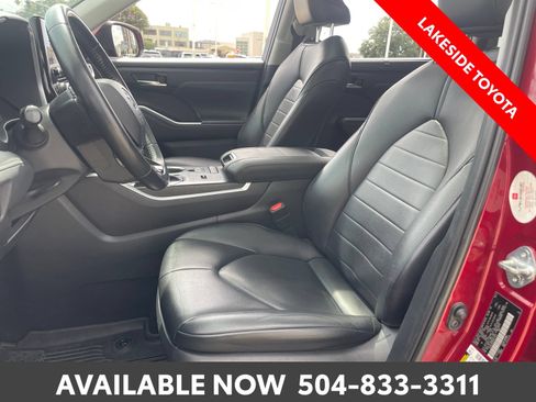 Used 2021 Toyota Highlander XLE FWD image 28