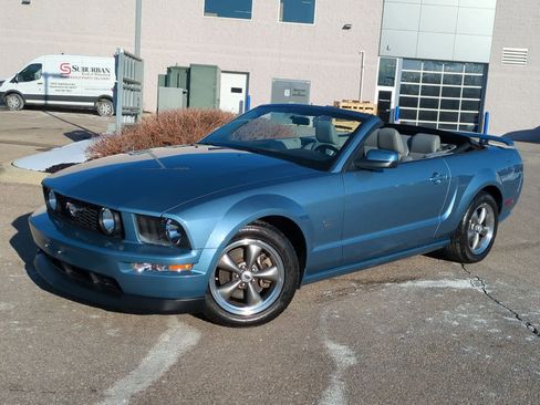 Used 2005 Ford Mustang GT image 1