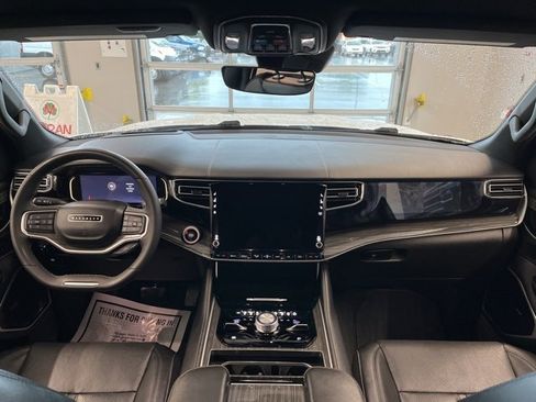 Used 2022 Jeep Wagoneer Series III w/ Premium Group I image 13