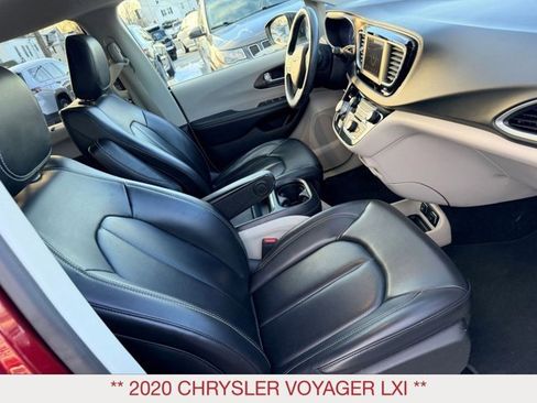 Certified 2020 Chrysler Voyager Lxi image 10