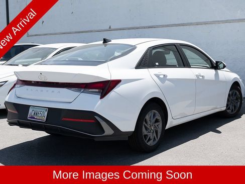 Used 2024 Hyundai Elantra SEL FWD image 3