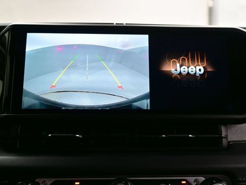 Used 2025 Jeep Wrangler Unlimited Sahara AWD/4WD image 19