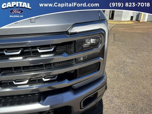 Used 2023 Ford F250 Platinum image 11