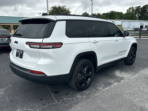 Used 2023 Jeep Grand Cherokee L Laredo AWD/4WD image 8