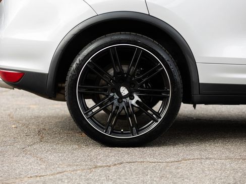 Used 2011 Porsche Cayenne Sport Utility 4D image 13