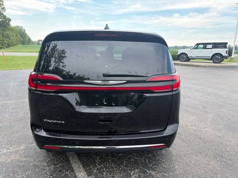 Used 2025 Chrysler Pacifica Select FWD image 13