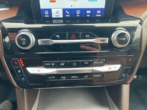 Used 2022 Ford Explorer King Ranch w/ Premium Technology Package image 17