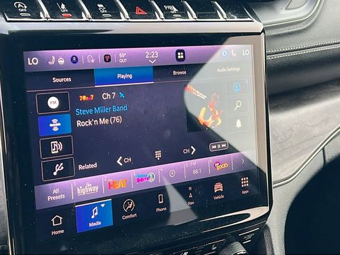 Certified 2025 Jeep Grand Cherokee L Overland w/ Advanced Protech Group III image 15