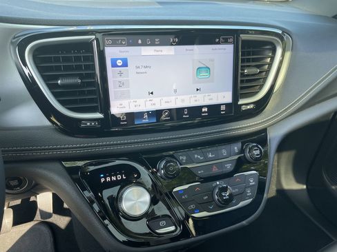 Used 2024 Chrysler Pacifica Touring-L w/ S Appearance Package image 32