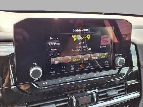 Used 2025 Nissan Pathfinder SV AWD/4WD image 5