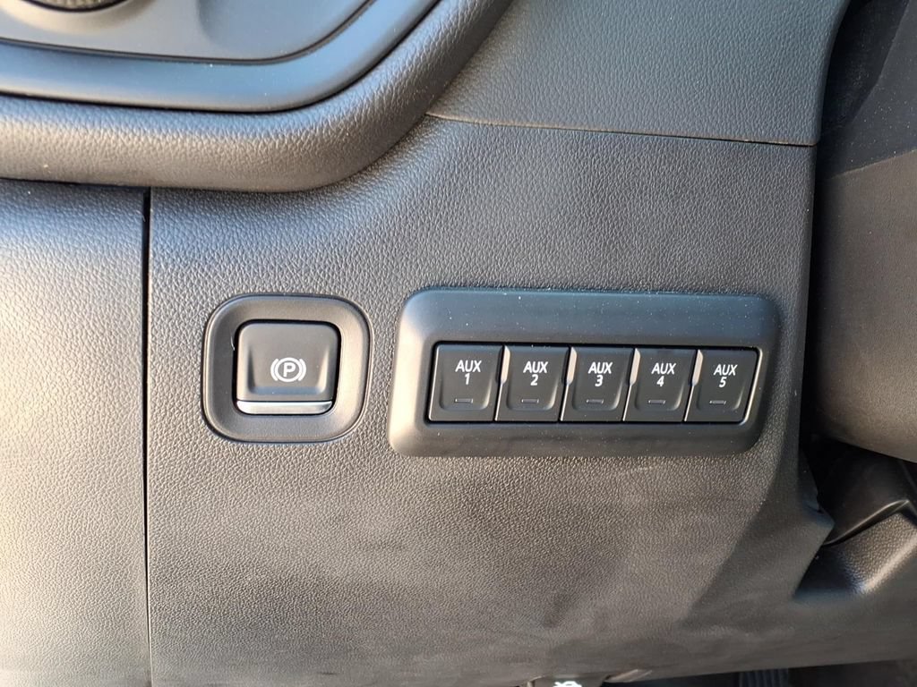 Used 2025 Chevrolet Silverado 2500 W/T w/ WT Convenience Package AWD/4WD image 33