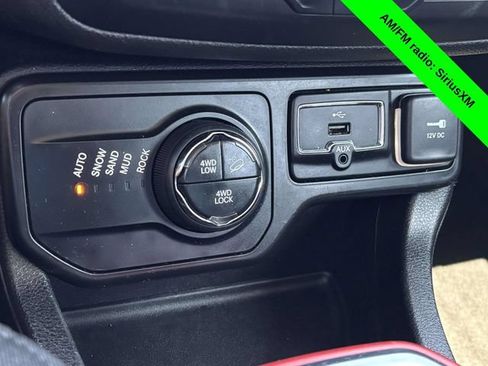 Used 2019 Jeep Renegade Trailhawk w/ Cold Weather Group II AWD/4WD image 20