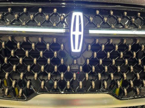 Used 2024 Lincoln Nautilus Black Label AWD/4WD image 11