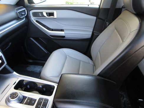 Used 2021 Ford Explorer XLT w/ Equipment Group 202A RWD image 23