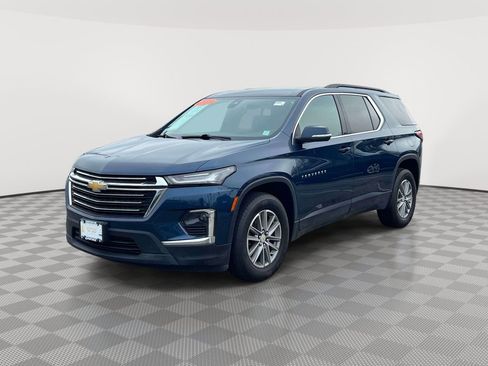 Used 2023 Chevrolet Traverse LT image 3