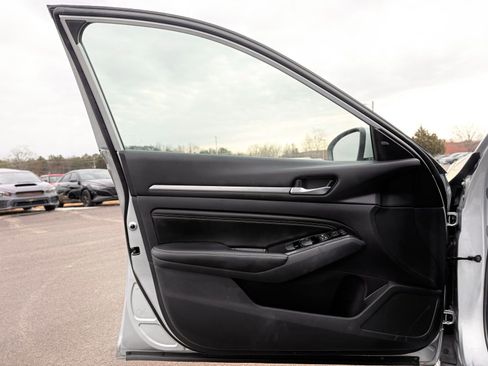 Used 2022 Nissan Altima 2.5 SV w/ SV Premium Package image 13