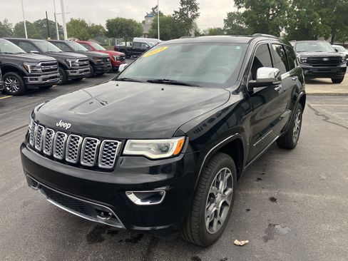 Used 2019 Jeep Grand Cherokee Overland AWD/4WD image 3