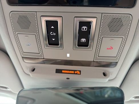 Used 2025 Land Rover Defender 110 X-Dynamic SE image 42