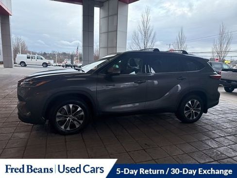 Certified 2021 Toyota Highlander XLE image 17