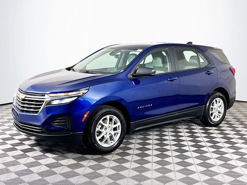 Used 2022 Chevrolet Equinox LS w/ LPO, Floor Liner Package FWD image 4