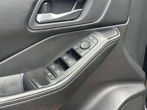 Used 2024 Nissan Rogue SV AWD/4WD image 11