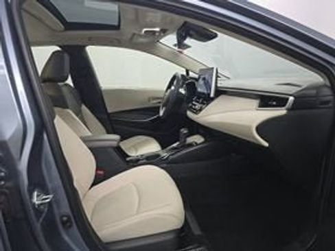 Used 2025 Toyota Corolla XLE FWD image 8