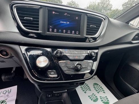 Used 2019 Chrysler Pacifica Touring Plus w/ S Appearance Package image 12