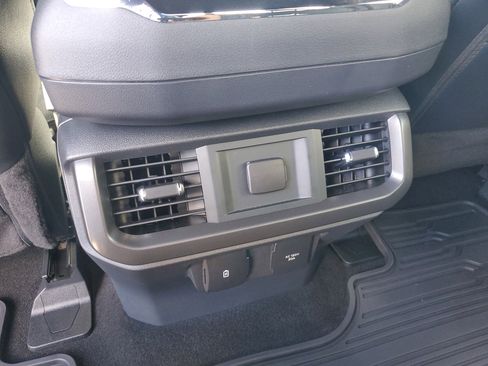 Used 2025 Ford F150 Lariat w/ Equipment Group 501A Mid image 16