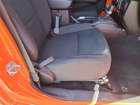 Used 2018 Jeep Wrangler Unlimited Rubicon image 30