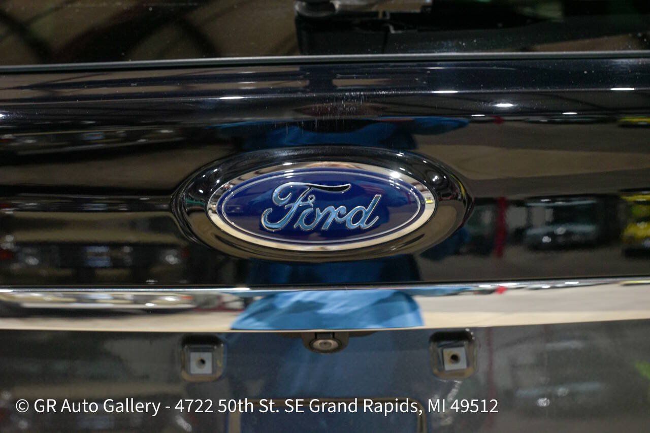 Used 2019 Ford Edge Titanium w/ Cargo Accessory Package FWD image 23