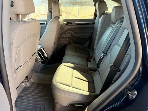 Used 2014 Porsche Cayenne Platinum Edition image 18