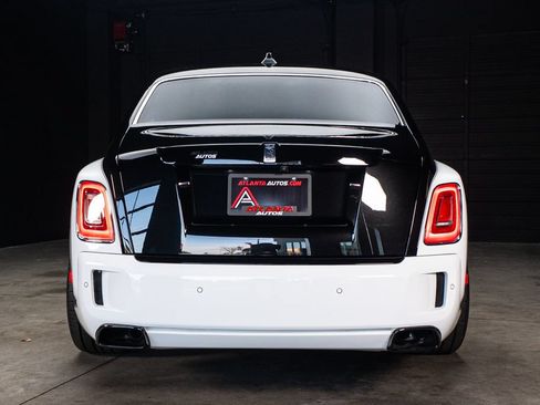 Used 2022 Rolls-Royce Phantom Sedan w/ The Phantom Package RWD image 24