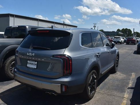 Used 2025 Kia Telluride EX w/ EX Captain's Chair Package FWD image 4