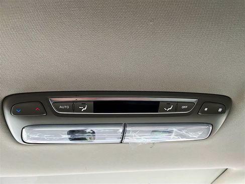 Used 2024 Kia Telluride EX w/ EX Captain's Chair Package image 28